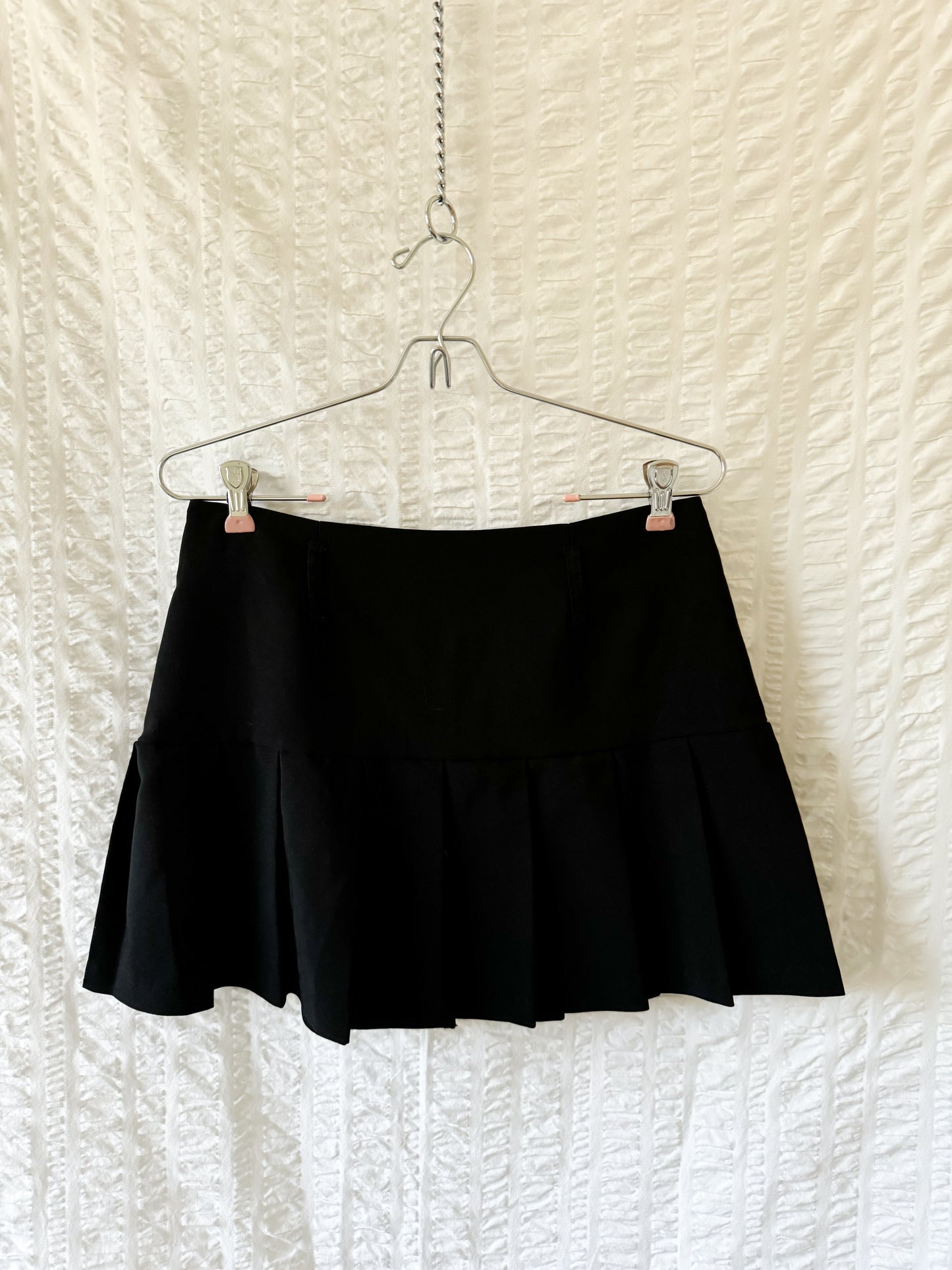 y2k black pleated mini skirt