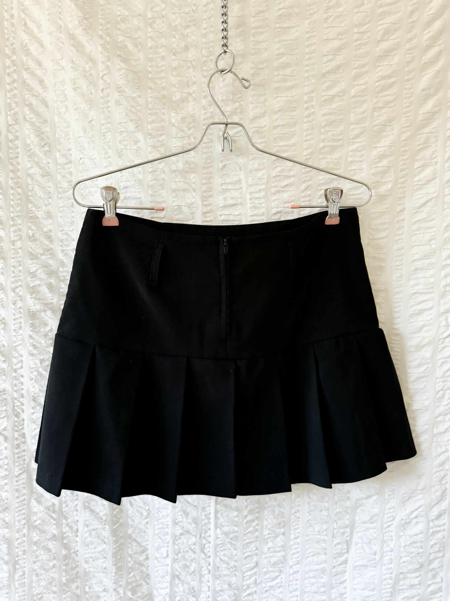 y2k black pleated mini skirt