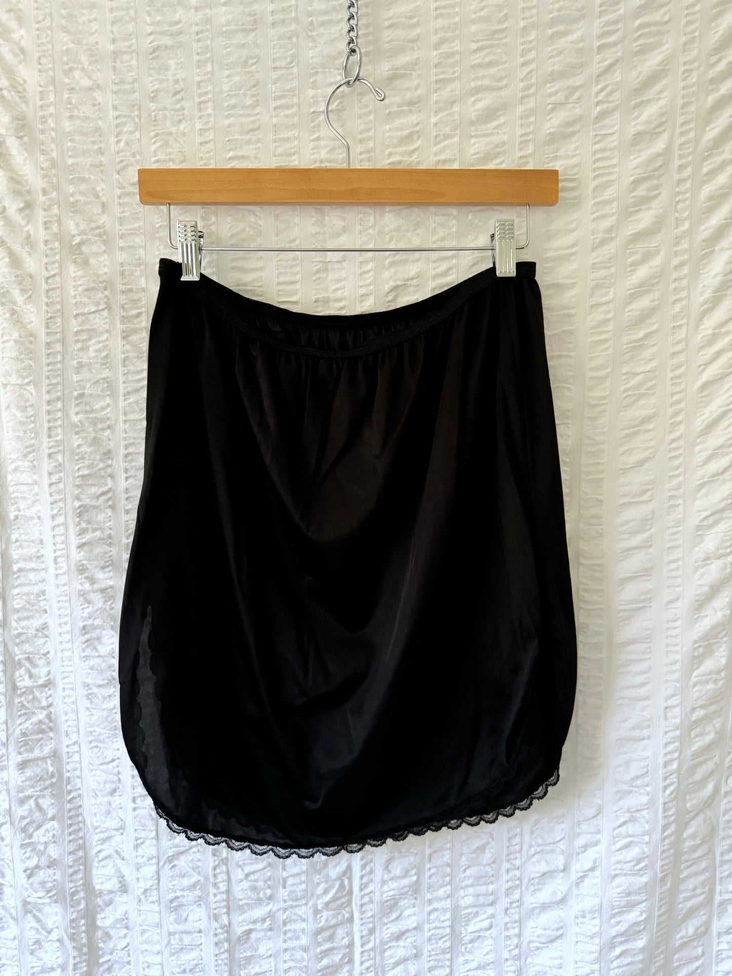 simple dolphin hem slip skirt